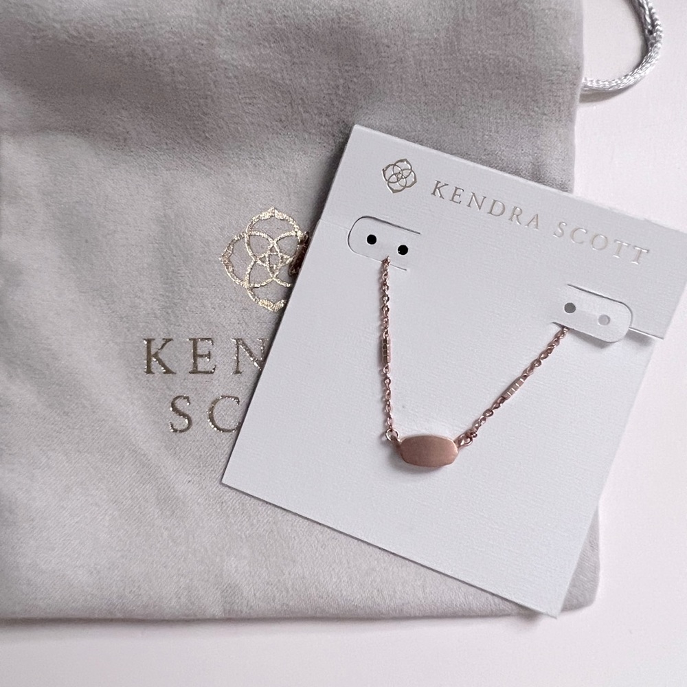 NWT KENDRA SCOTT Fern Pendant Necklace in Rose Gold
